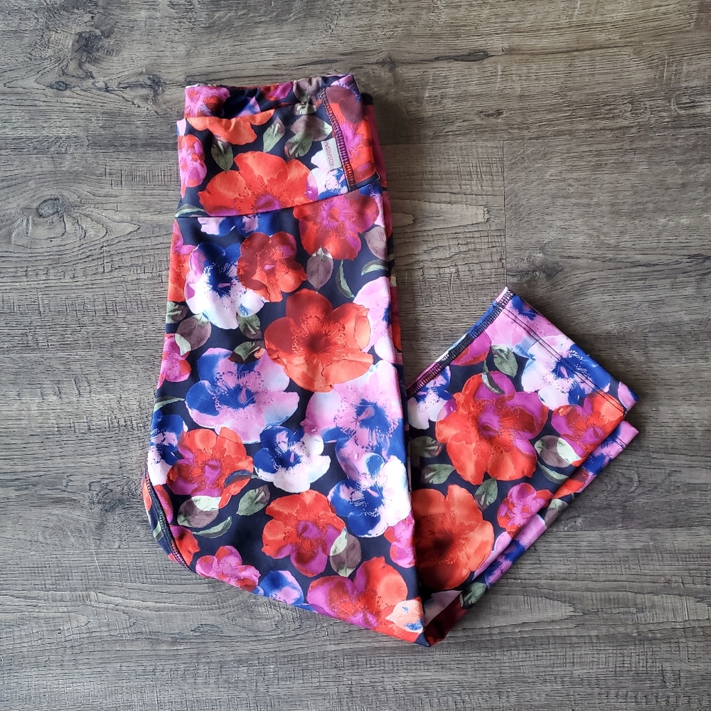 SALE! Flower Capri Leggings